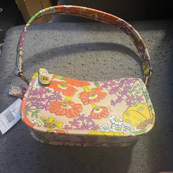 Coach Floral Swinger 20 in Floral print BNWT - Picture 2 of 7
